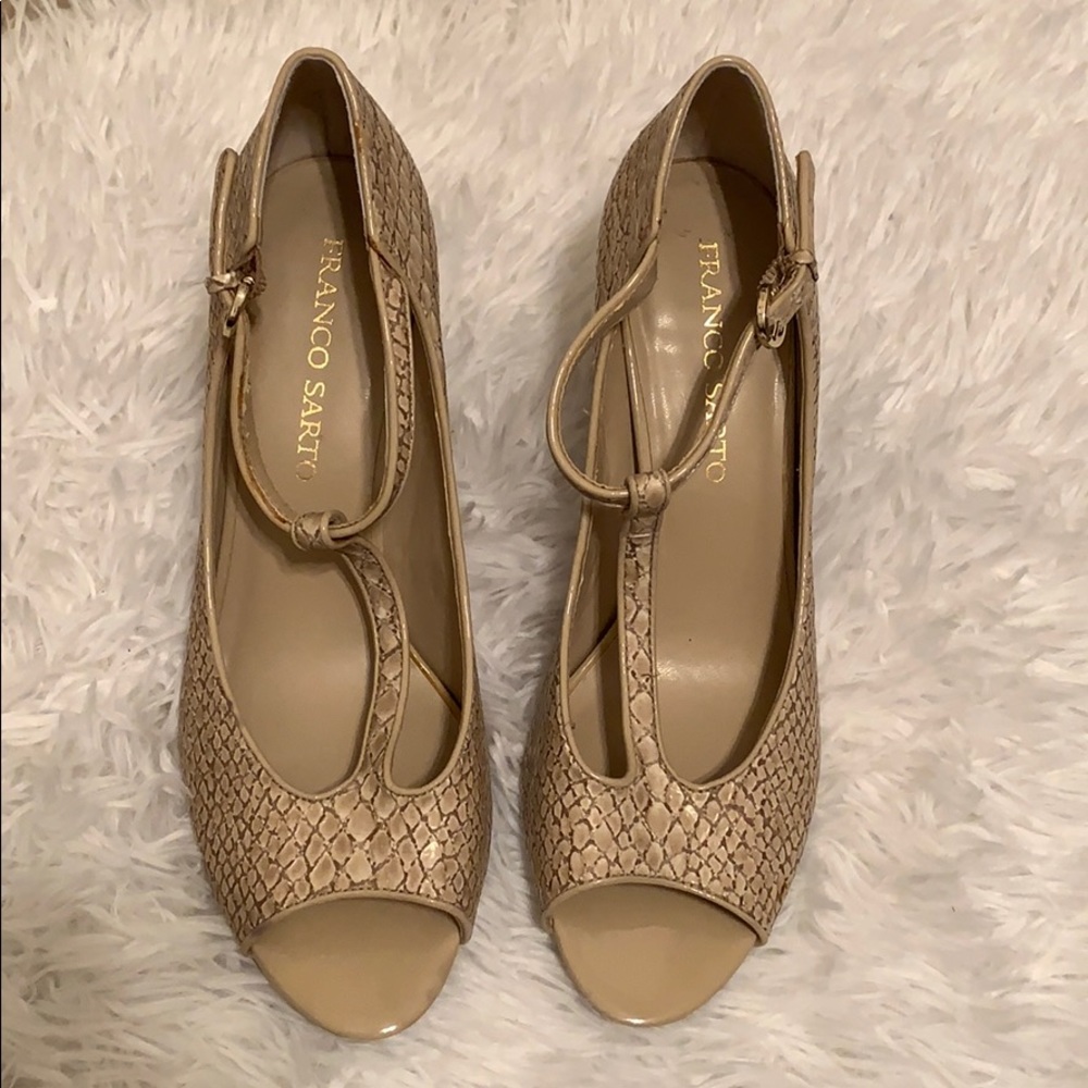 NWOT Franco Sarto peep toe cream heels